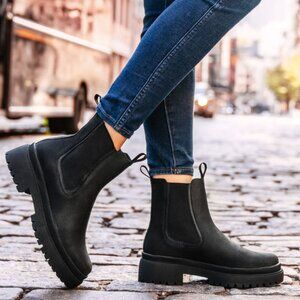 BRAND NEW Thursday Boot Company Women's Legend Platform Chelseas